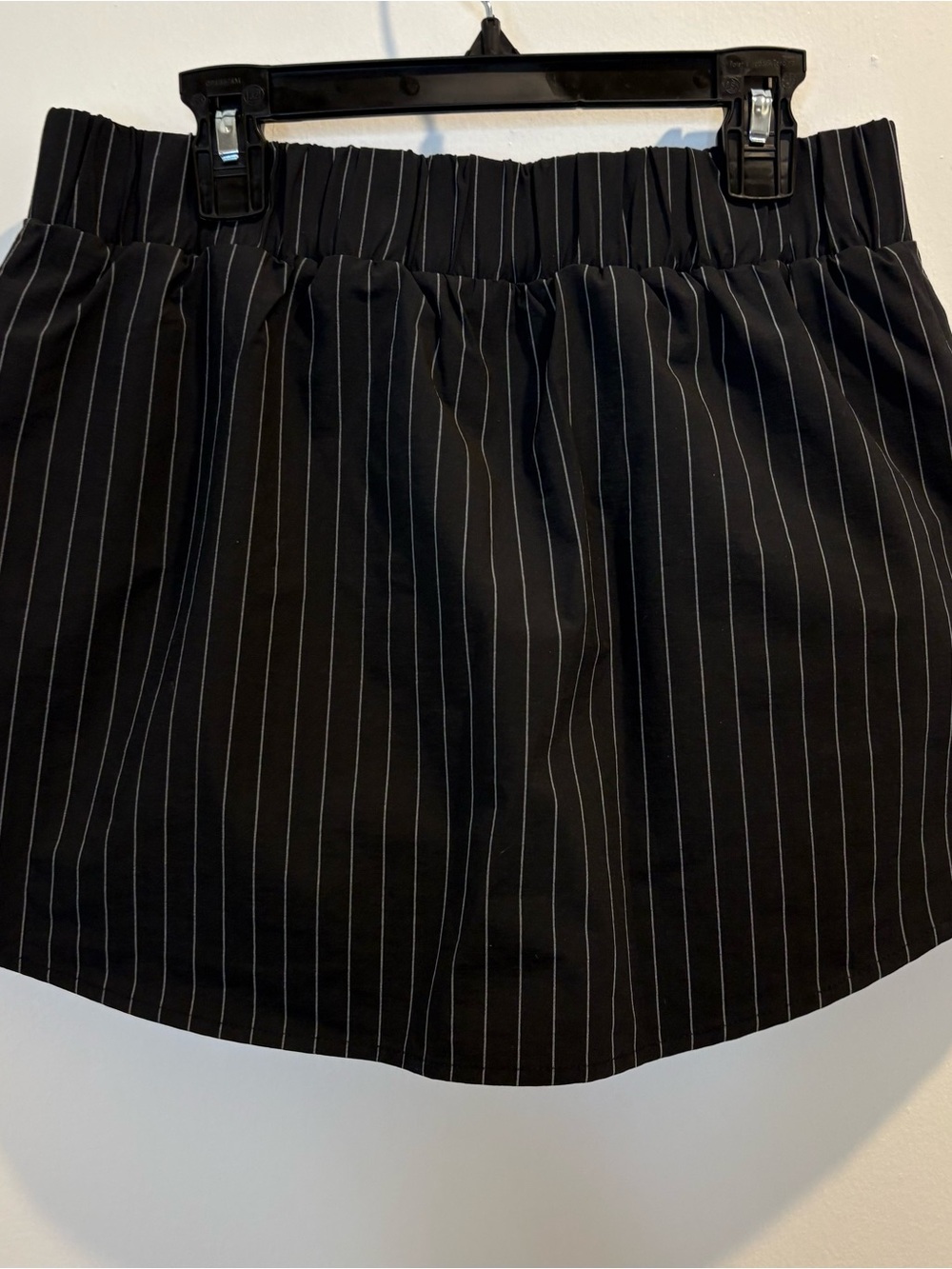 ALO Yoga RARE Pinstripe Daylight Mini Skirt Skort Black Titanium Medium - Picture 7 of 12